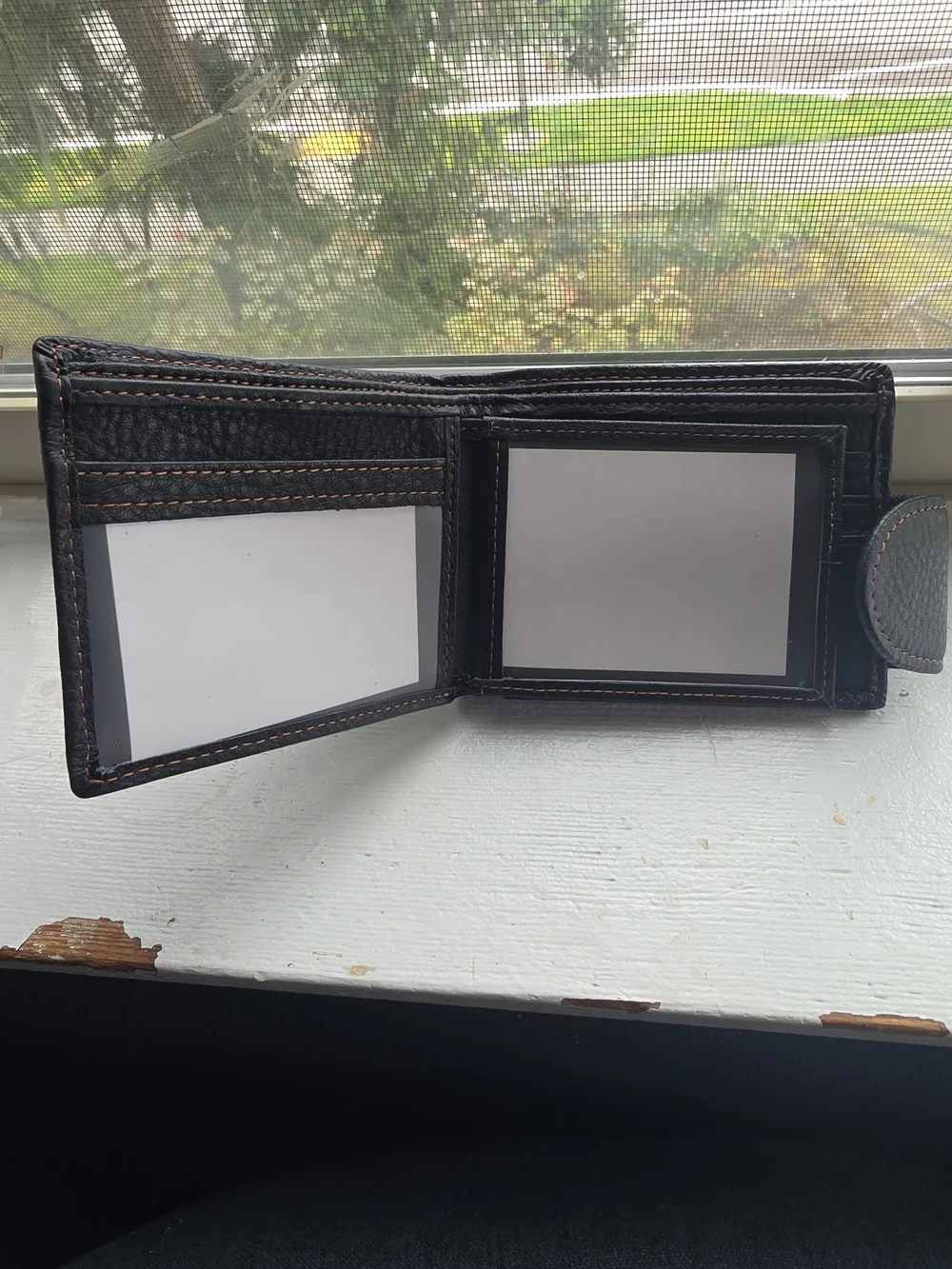 Men's Black Leather Bifold Wallet with Zip Coin Pocket